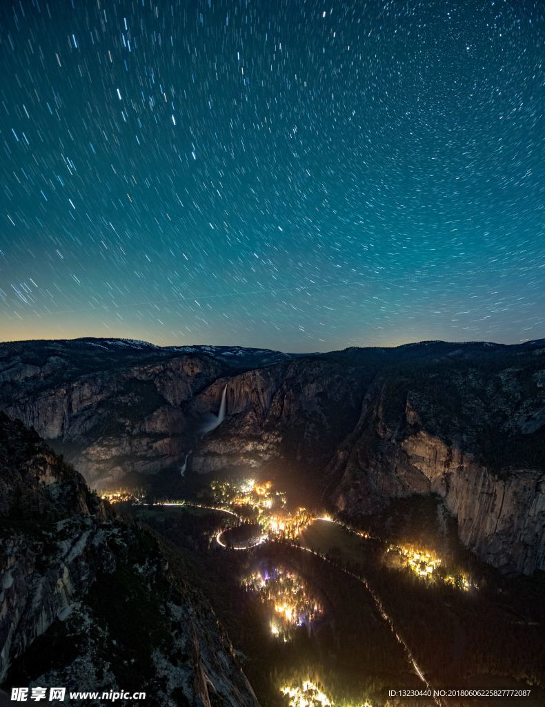 夜景星空山谷