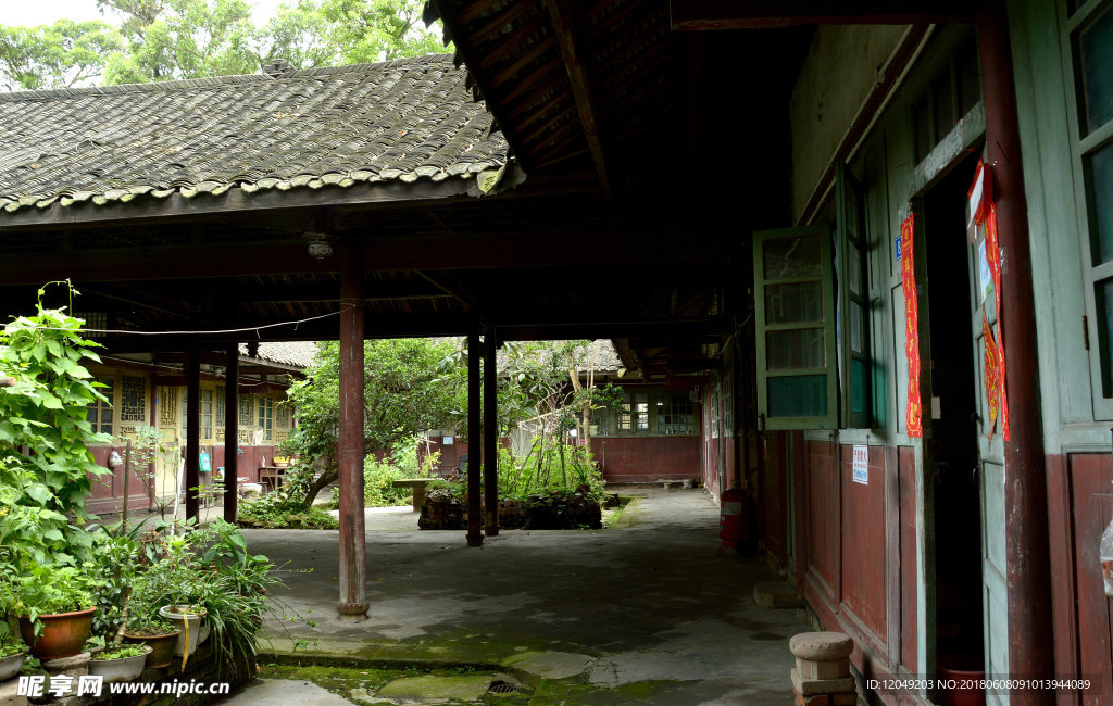 行于四川崇州（元通古镇）