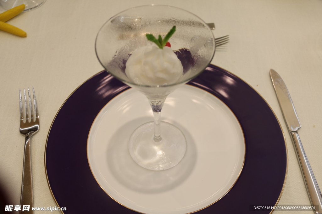 鸡尾酒杯
