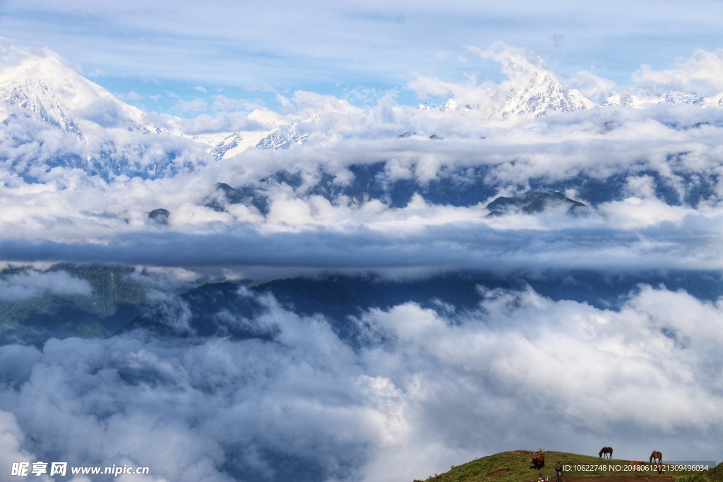 牛背山华尖山日出云海贡嘎山