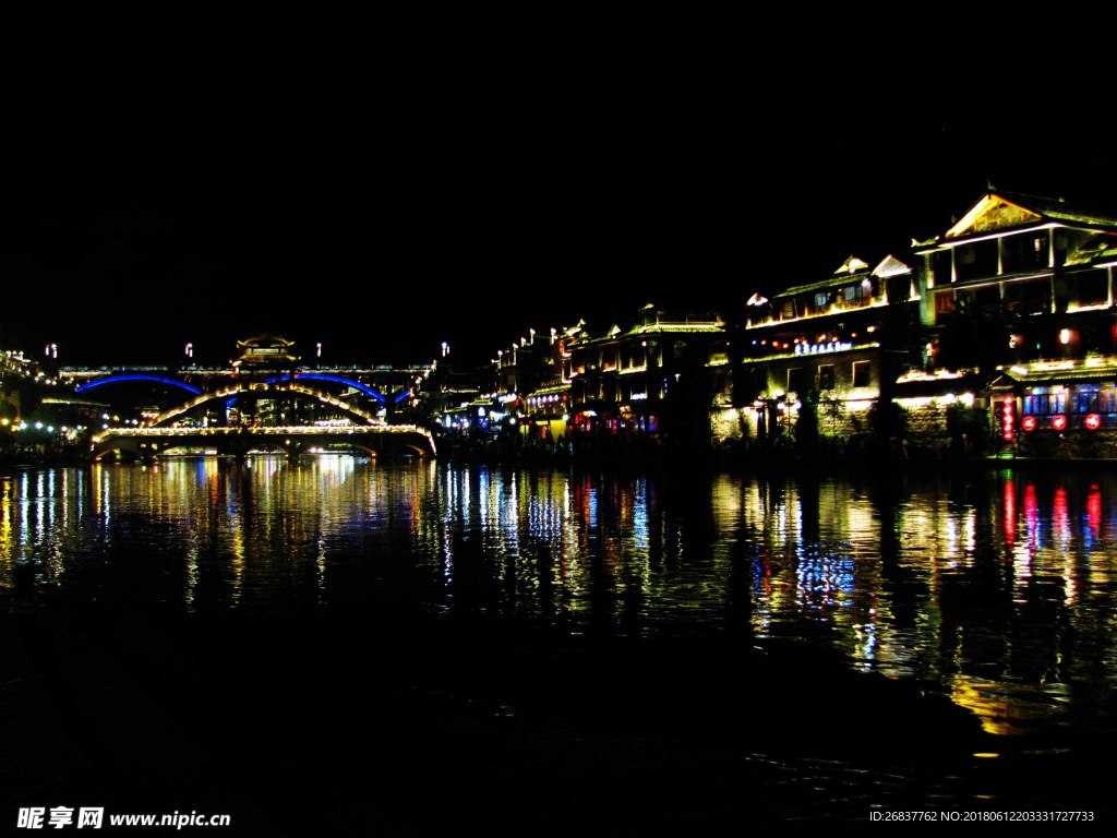 凤凰古城夜景