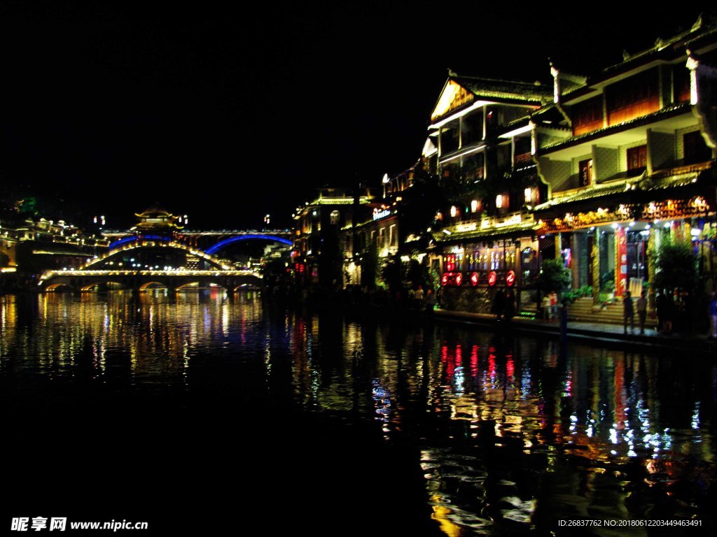凤凰古城夜景
