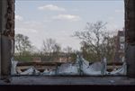破碎家园窗外的风景