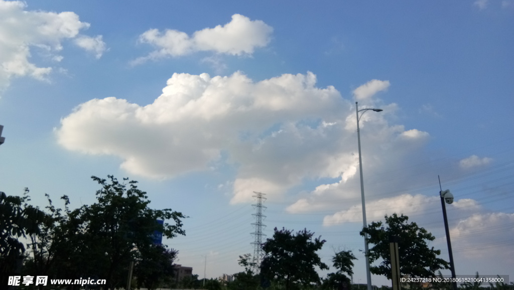 天空白云