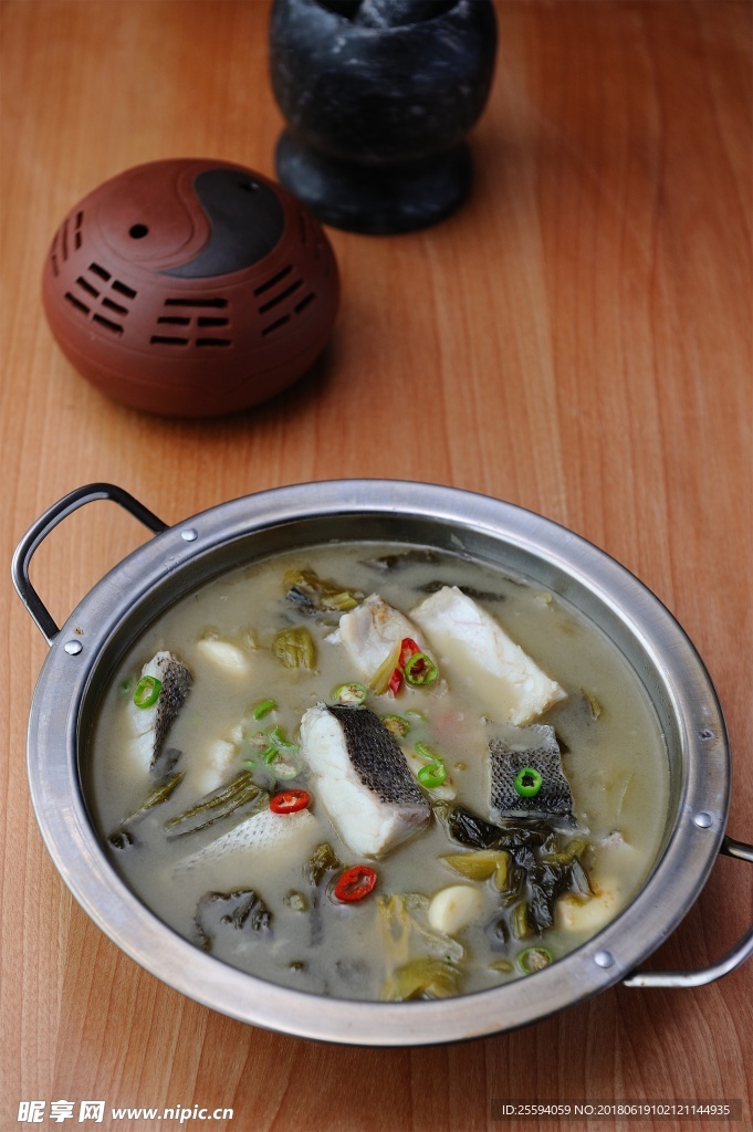 酸菜海鲈鱼锅