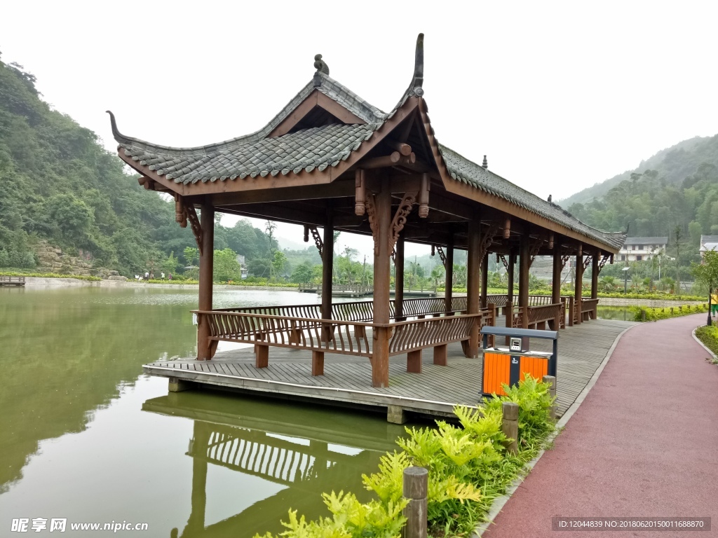 水上中式风雨廊