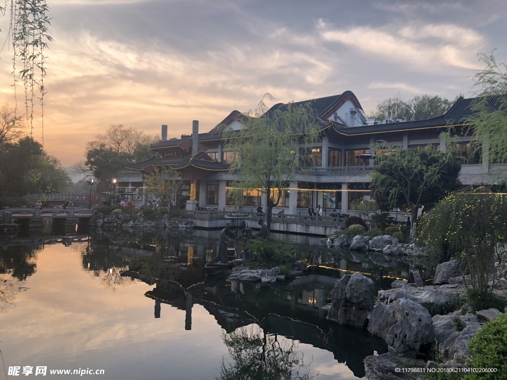 夕阳下的西湖味道