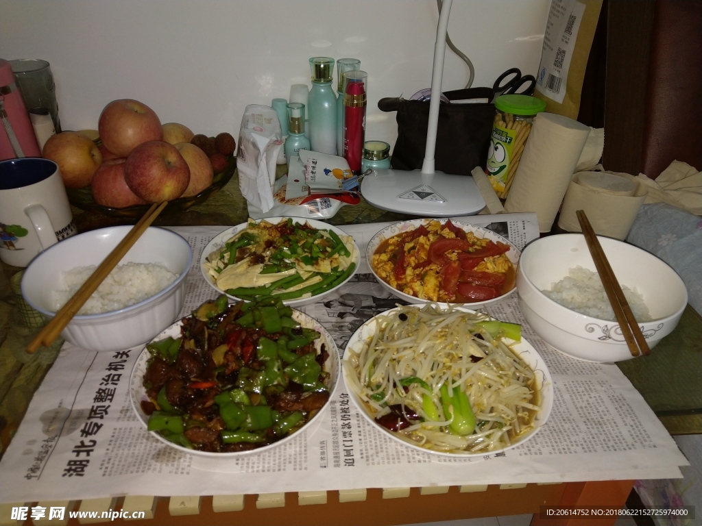 桌子上的美食