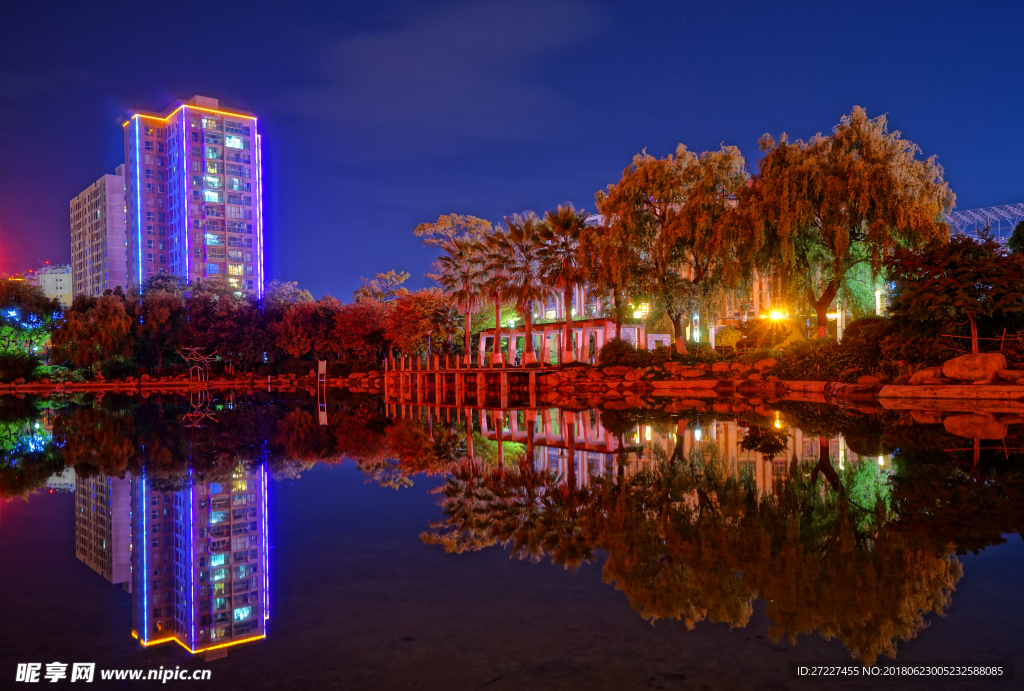 曲靖夜景倒影