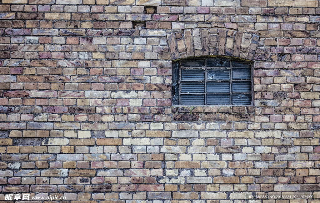 砖墙  铁窗  石头