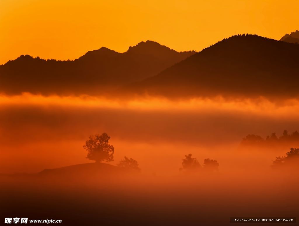 夕阳下的大山风景