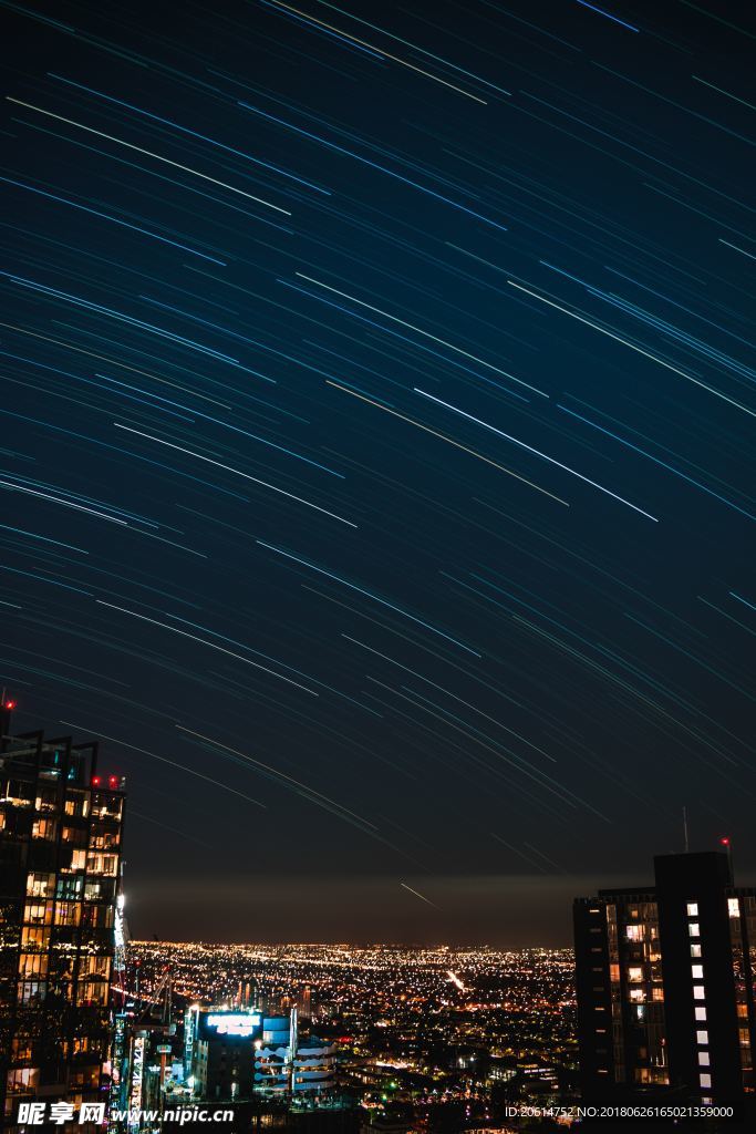 夜空中的流星雨