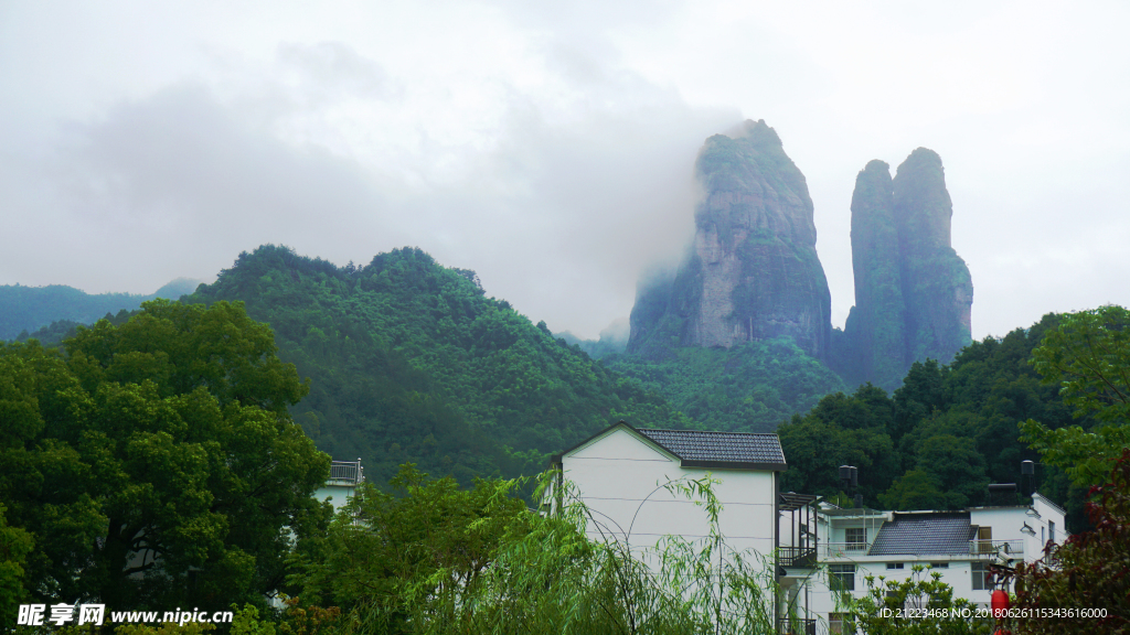 朦胧中的江郞山