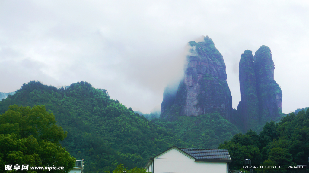 雨雾中的江郞山