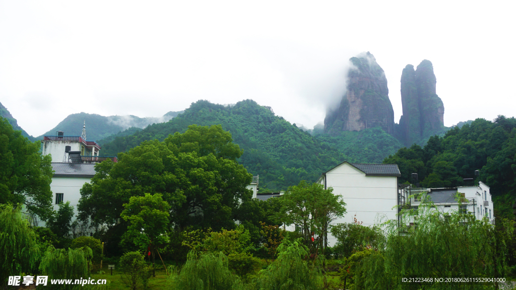 雨雾中江郞山