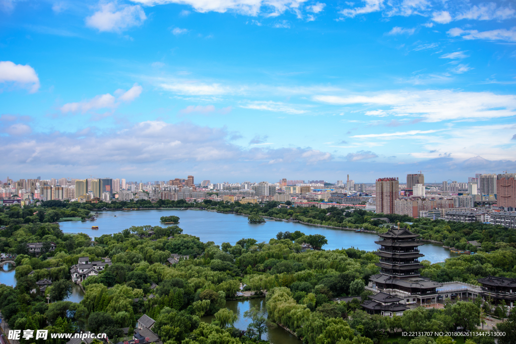 大明湖风景图