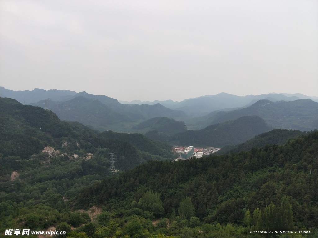 连绵青山远景