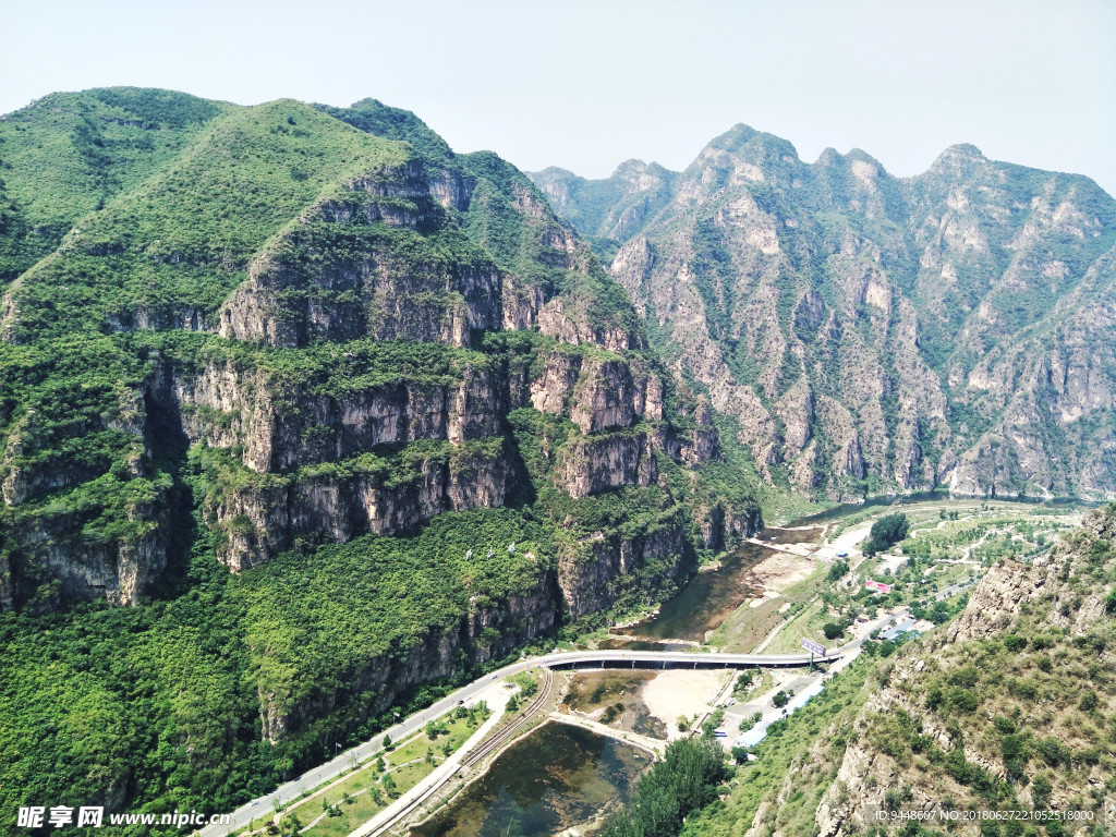 青山河谷
