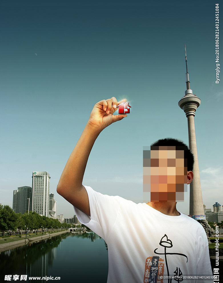 手捏LOGO的男孩