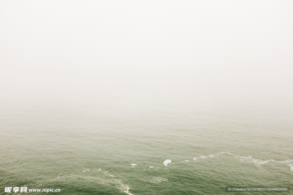 水面上的波浪