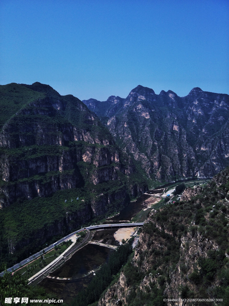 河谷