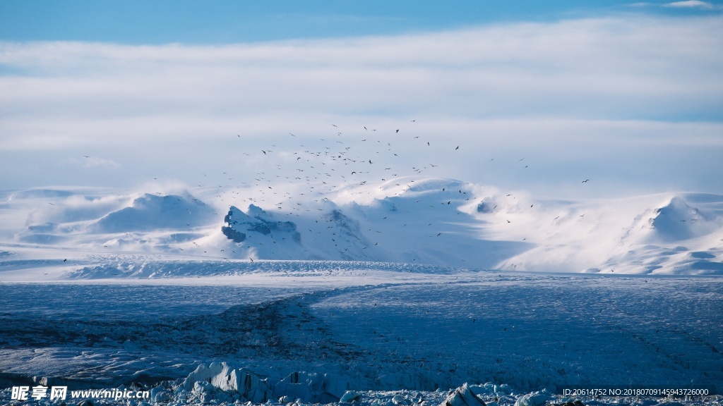 冬日里的雪山风景