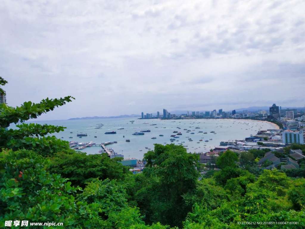 青山绿水风景图