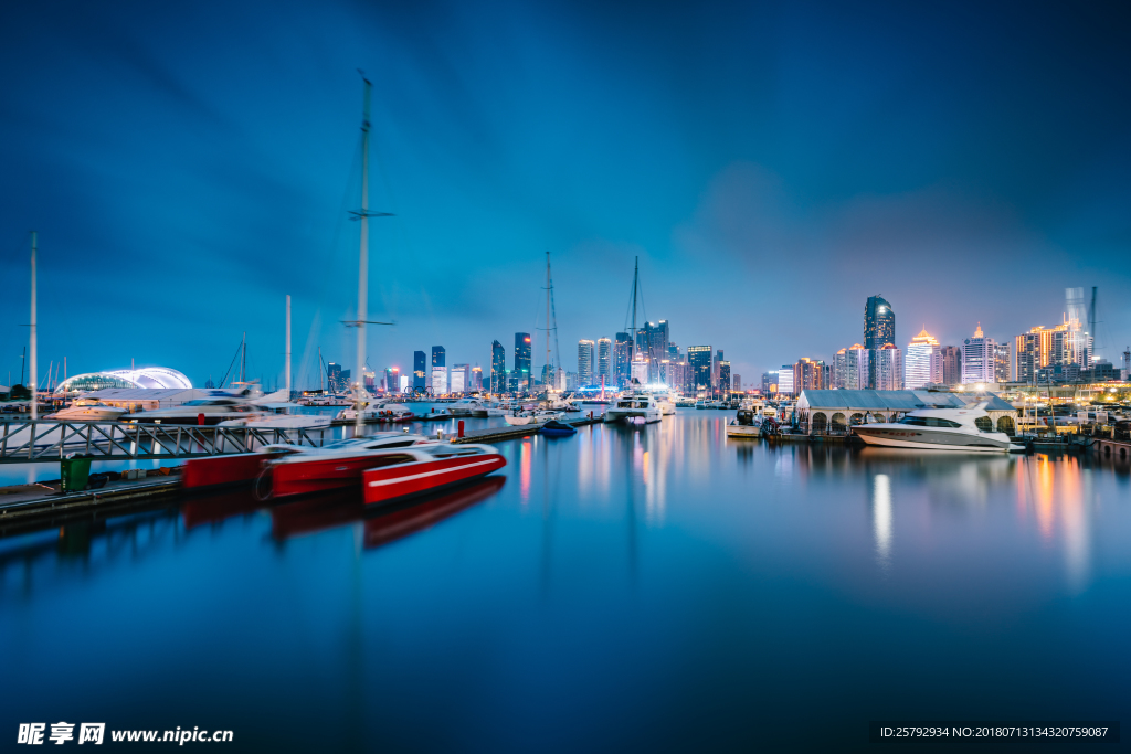 青岛海边城市夜景