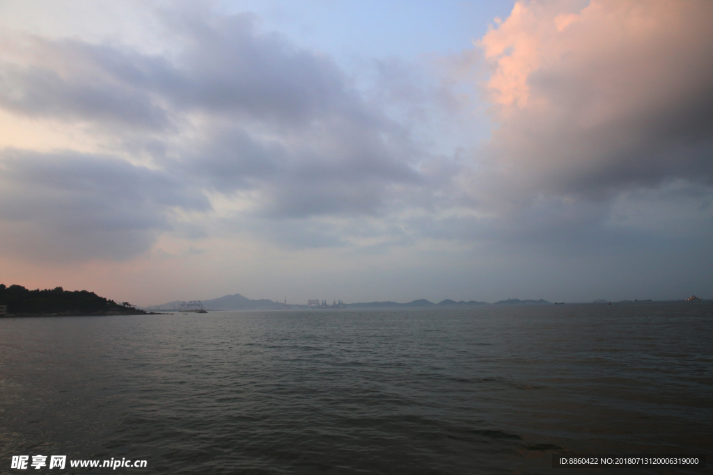 海上云朵