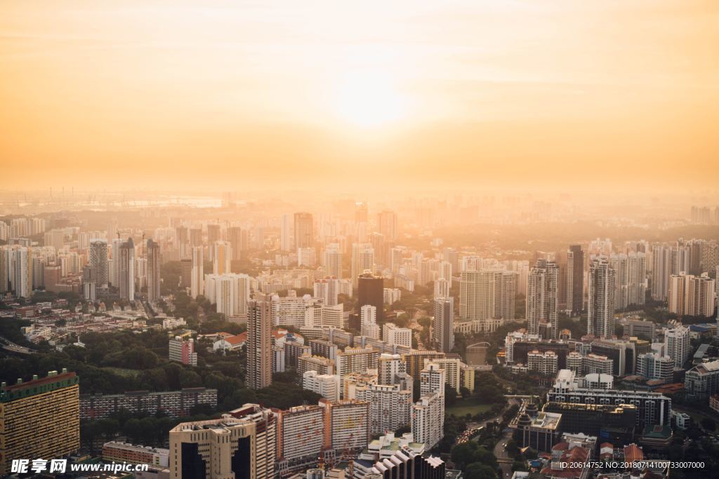 夕阳下的城市风景