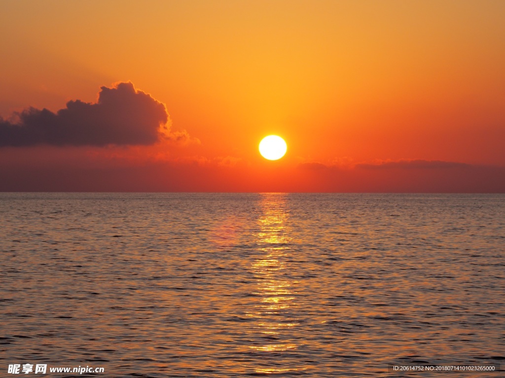 夕阳下的大海风景