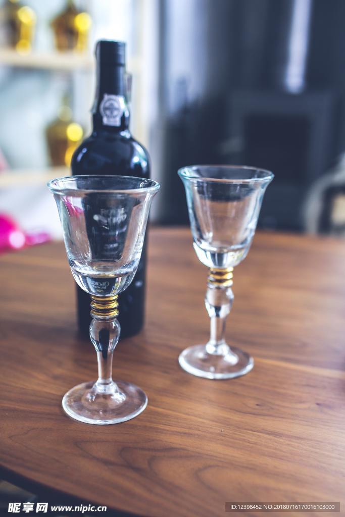烈酒杯