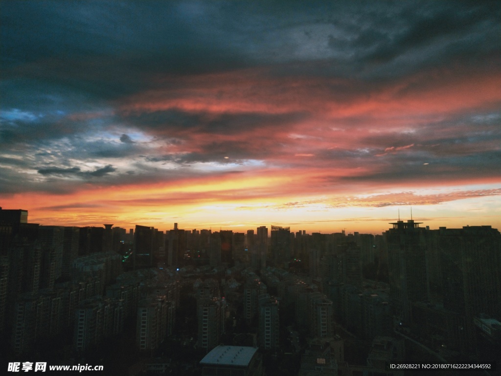城市夕阳