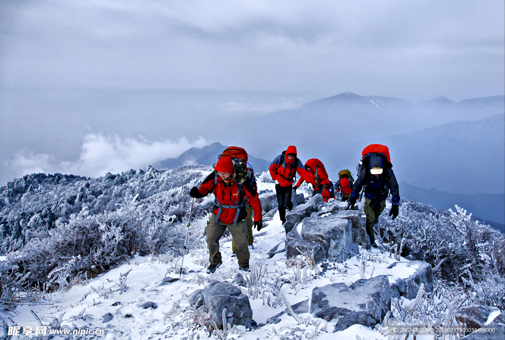攀登雪山
