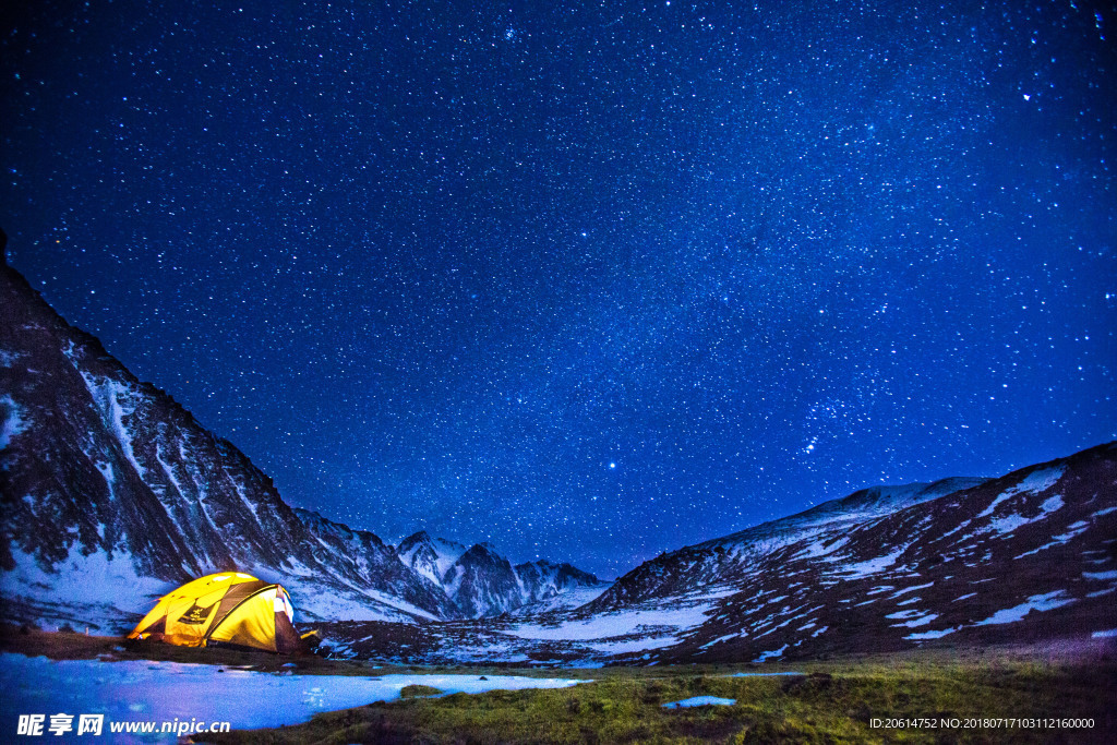 夜色下的深山风景