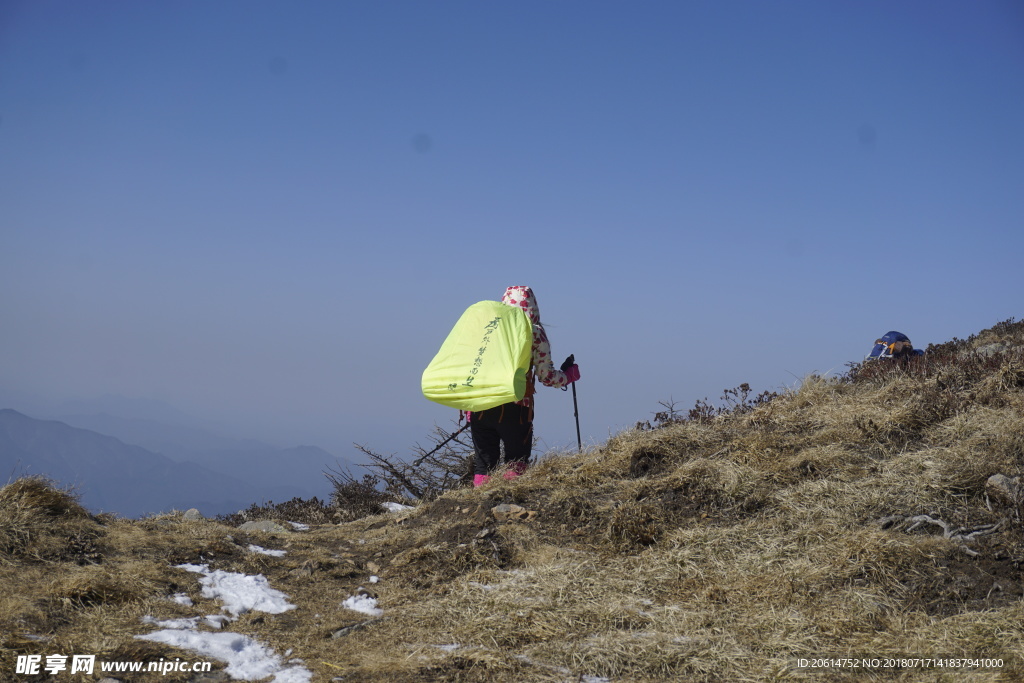 穿越高山