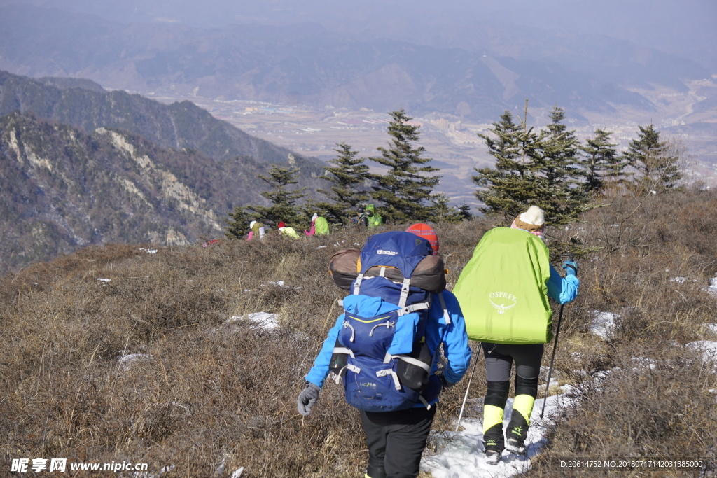 穿越高山