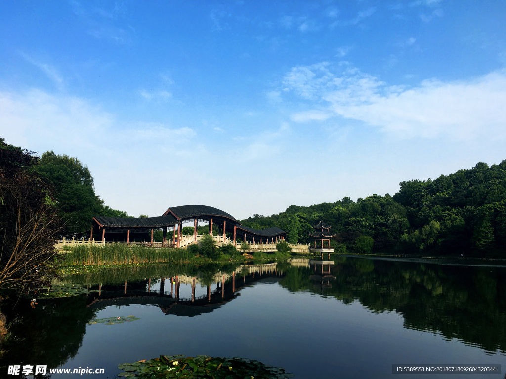 岳麓山风景名胜穿石坡湖