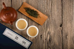 在桌子上的茶汤