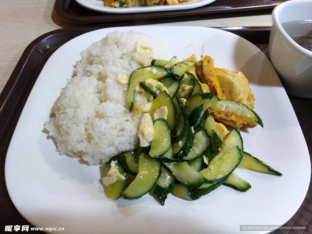 吃饭 快餐 吃快餐 饭 白色碟