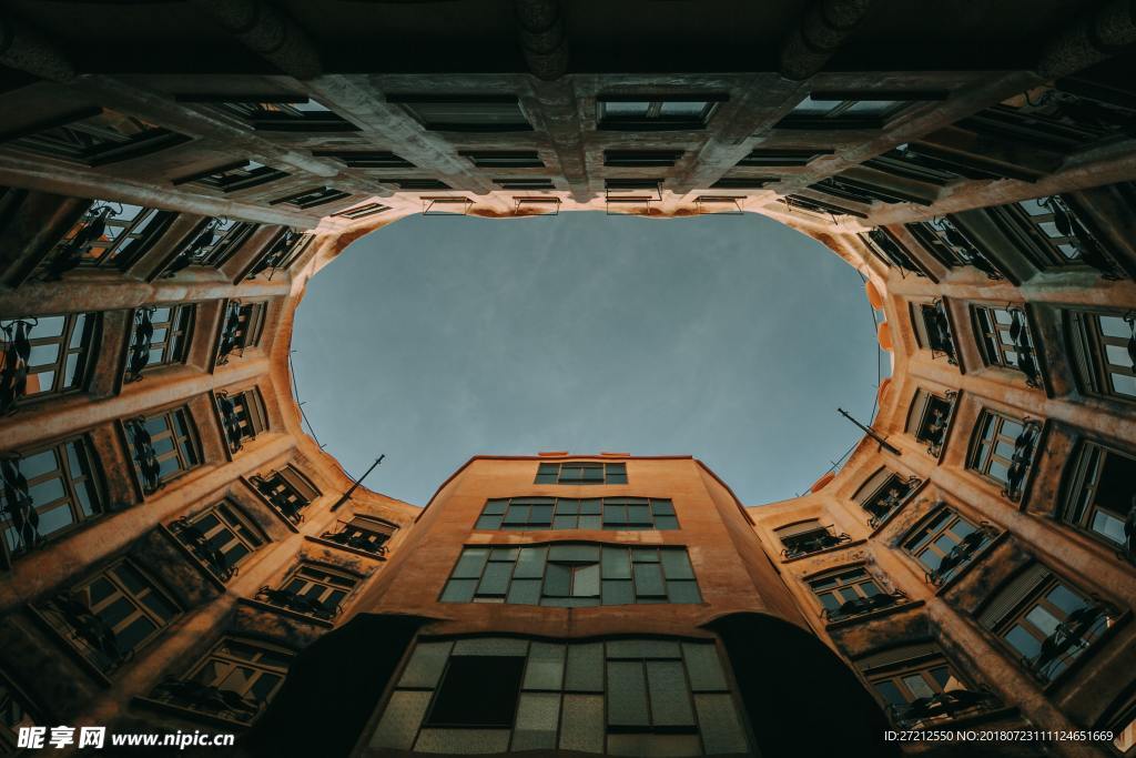 仰视的建筑高楼艺术