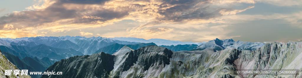 宽屏连绵山脉风景高清图