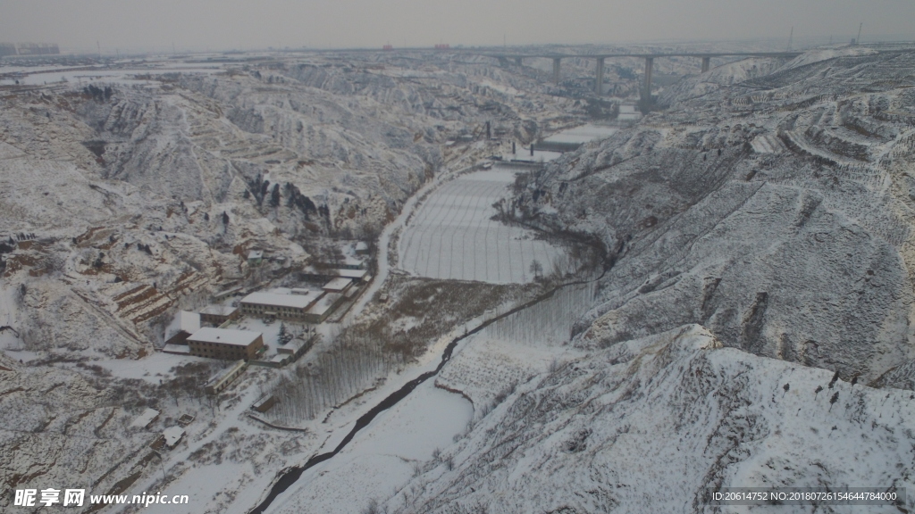 冬日里的雪山风光