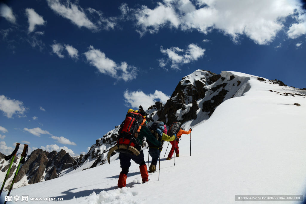攀登雪山