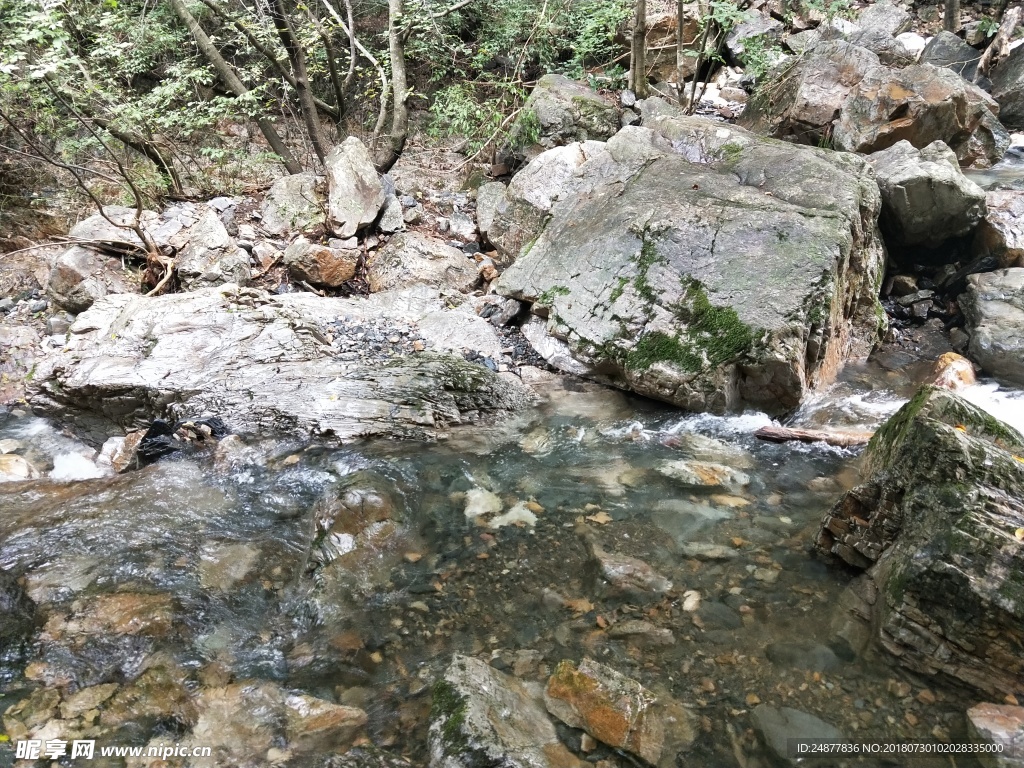 清澈水流