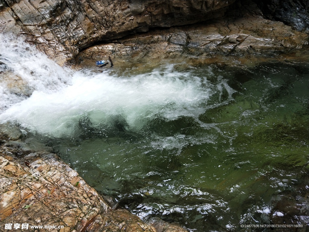 水流湍急