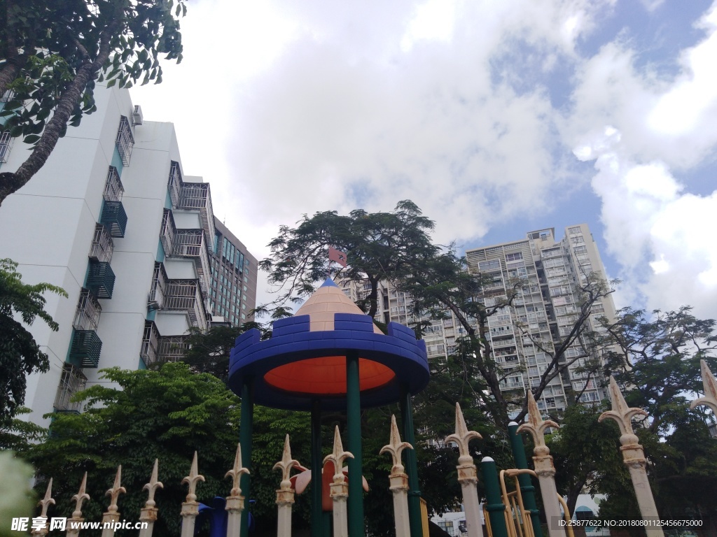 建筑天空 蓝天 晴天 幼儿园