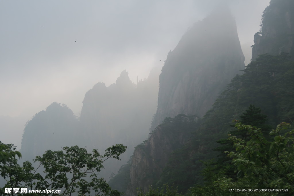 黄山风景之童子拜观音