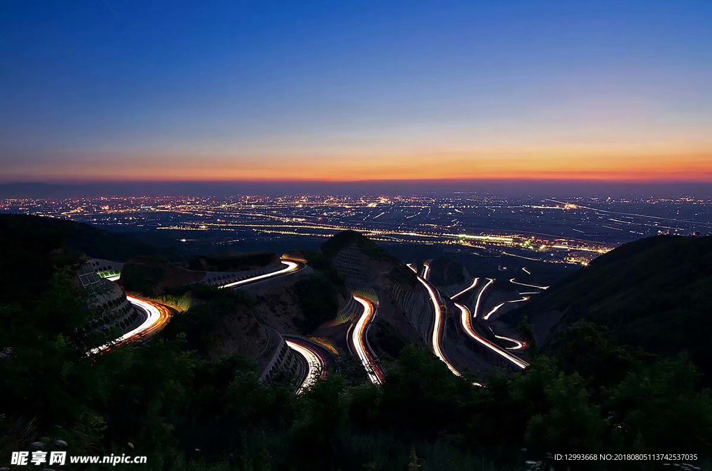 城市夜景图片傍晚图片