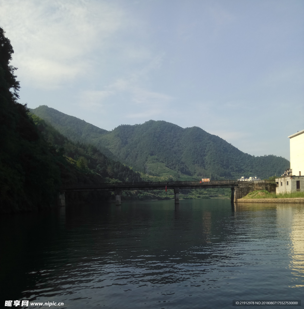 湖上小桥